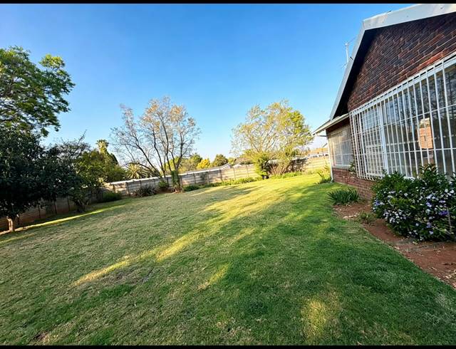 4 BEDROOM HOUSE FOR SALE IN VAN RIEBEECK PARK